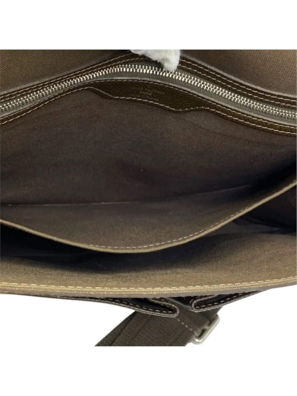 Louis Vuitton Are Creasing Shoulder Bag Taiga Leather Brown Lightweight